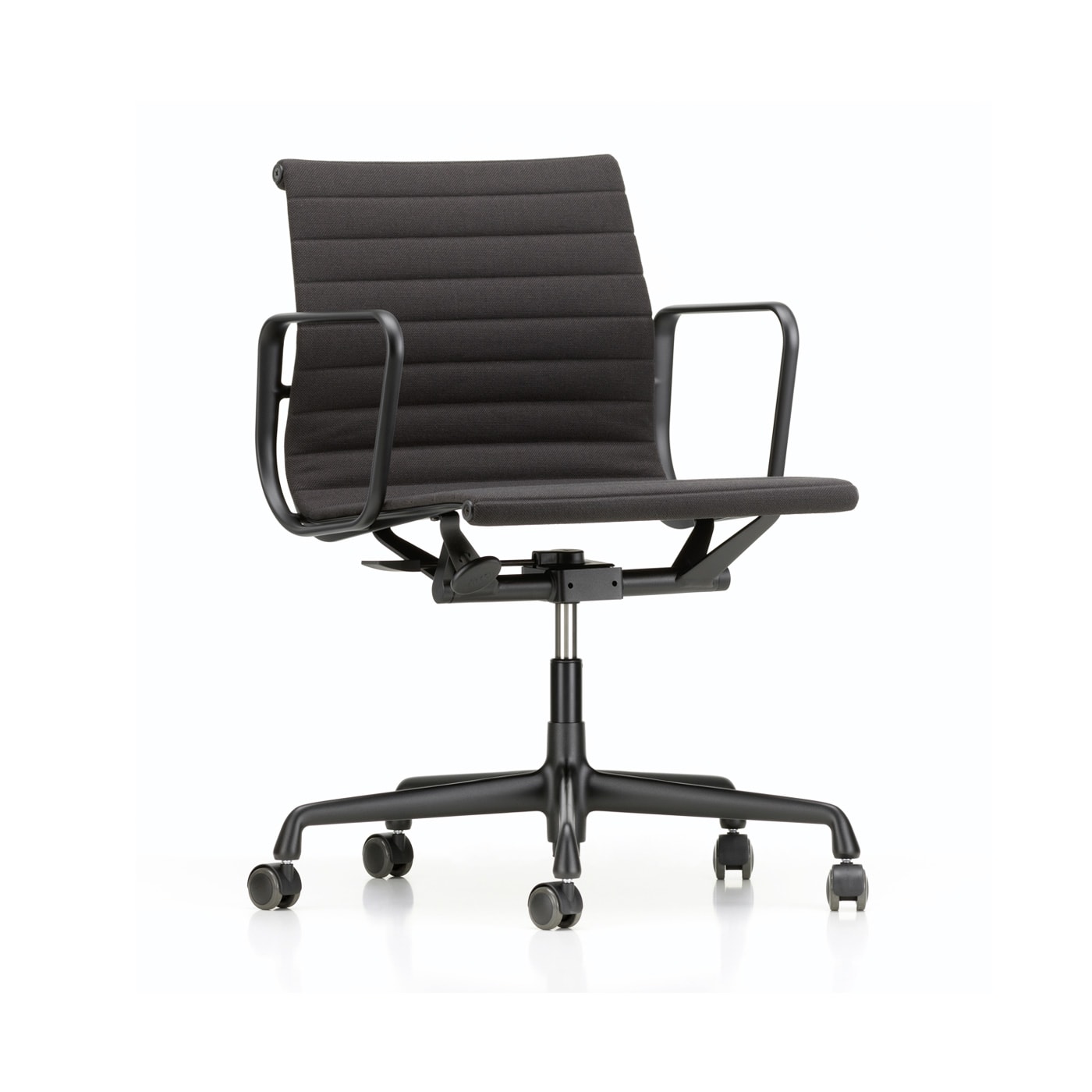 Aluminium Chairs EA 117, 118 poltrona ufficio