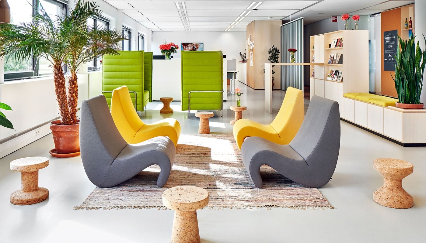 Poltroncina da ufficio di design Amoebe di Vitra, in vendita online sullo shop Della Chiara